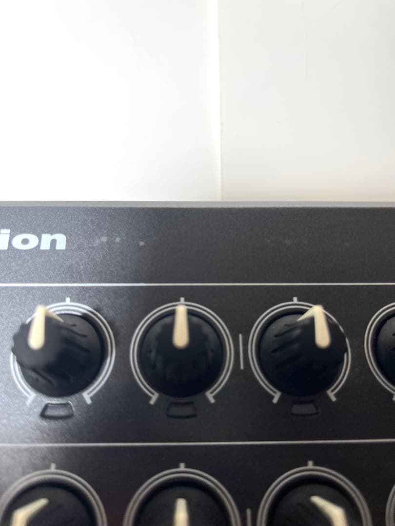 NOVATION MIDIコントローラー LaunchControl XL