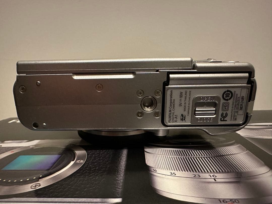 【美品】FUJIFILM X-A1 ダブルズームレンズキット ブラウン