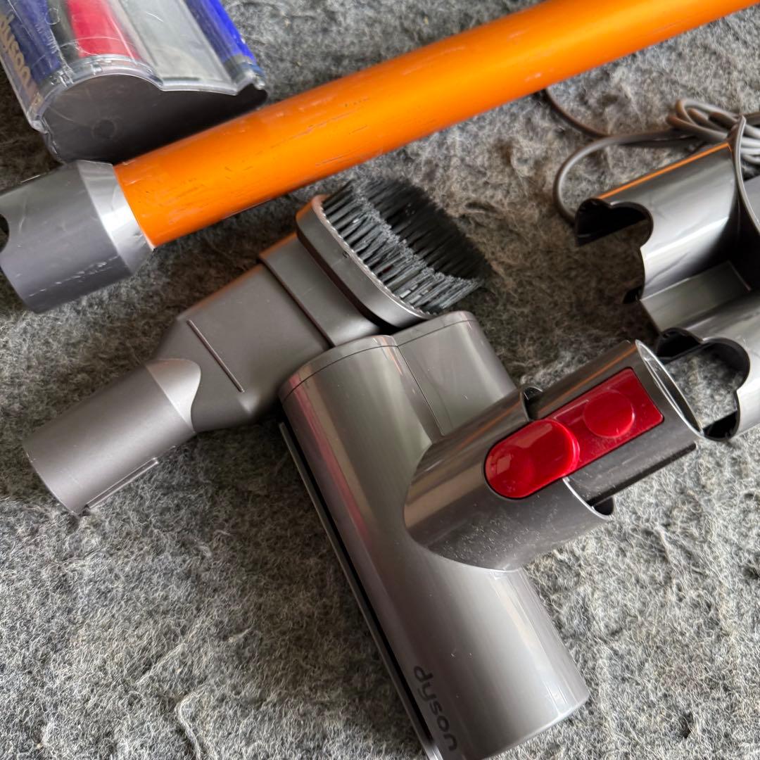 IJ66激安早い者勝ち✨ dysonダイソンコードレスクリーナー純正SV10