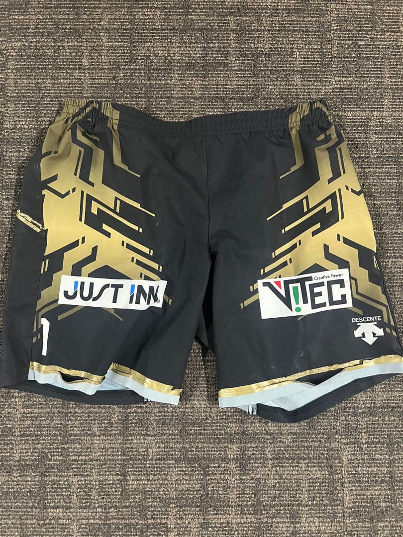 バレーボールパンツ 黒金デザイン