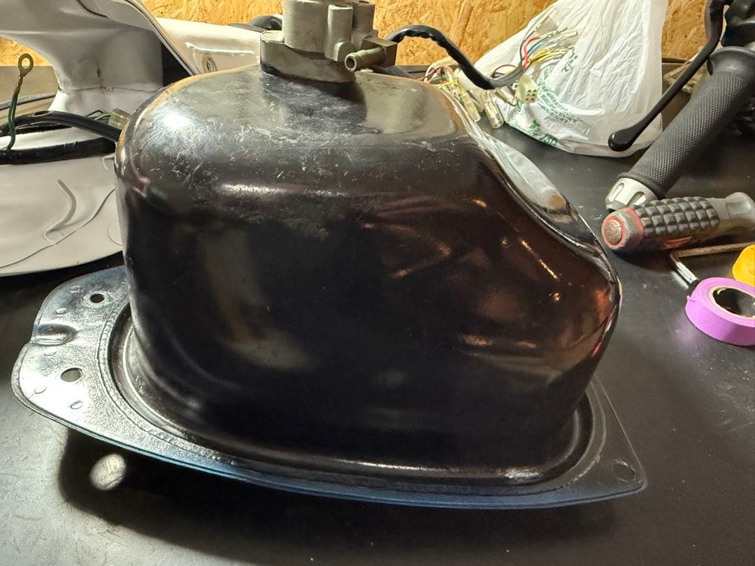 シャリー　純正タンク　新品コック　新品キャップ