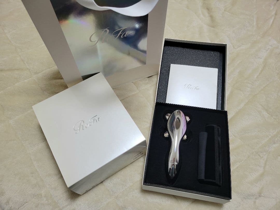 yui様　新品　リファ　フォーカラット　ReFa 4 CARAT　ショッパー付き