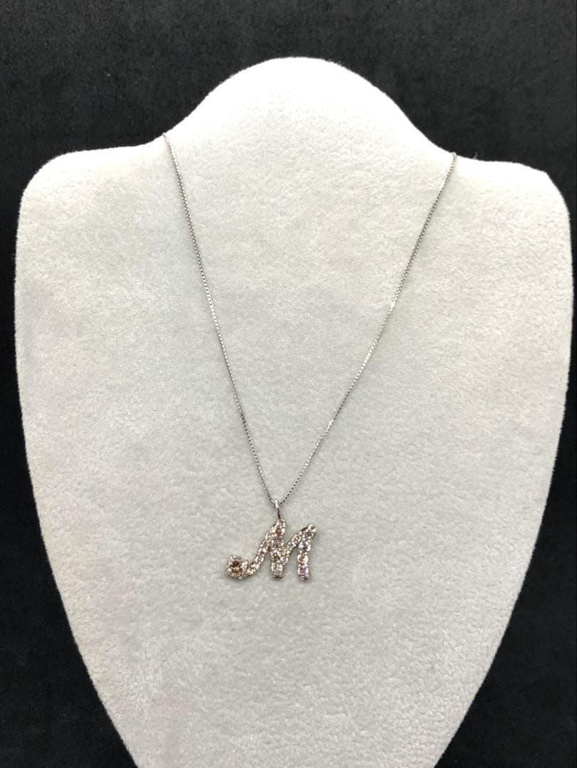 イニシャルM字型ダイヤモンドpt900ネックレストップ