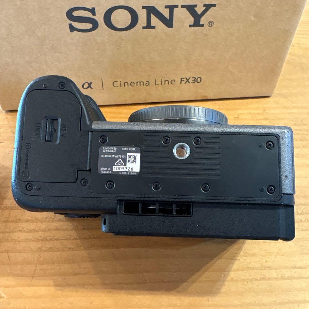 SONY FX30 ミラーレスカメラ バッテリー2個　その他