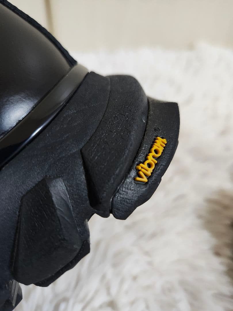 【美品】ZARA×vibram フロントジップレザーシューズ　ブラック