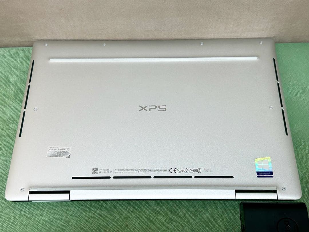 Dell XPS 7390 2-in-1 Core i5 10世代