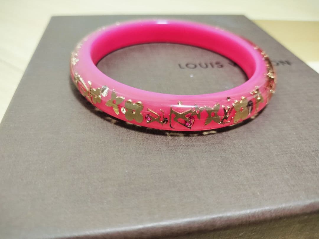 Louis Vuitton ピンク バングル