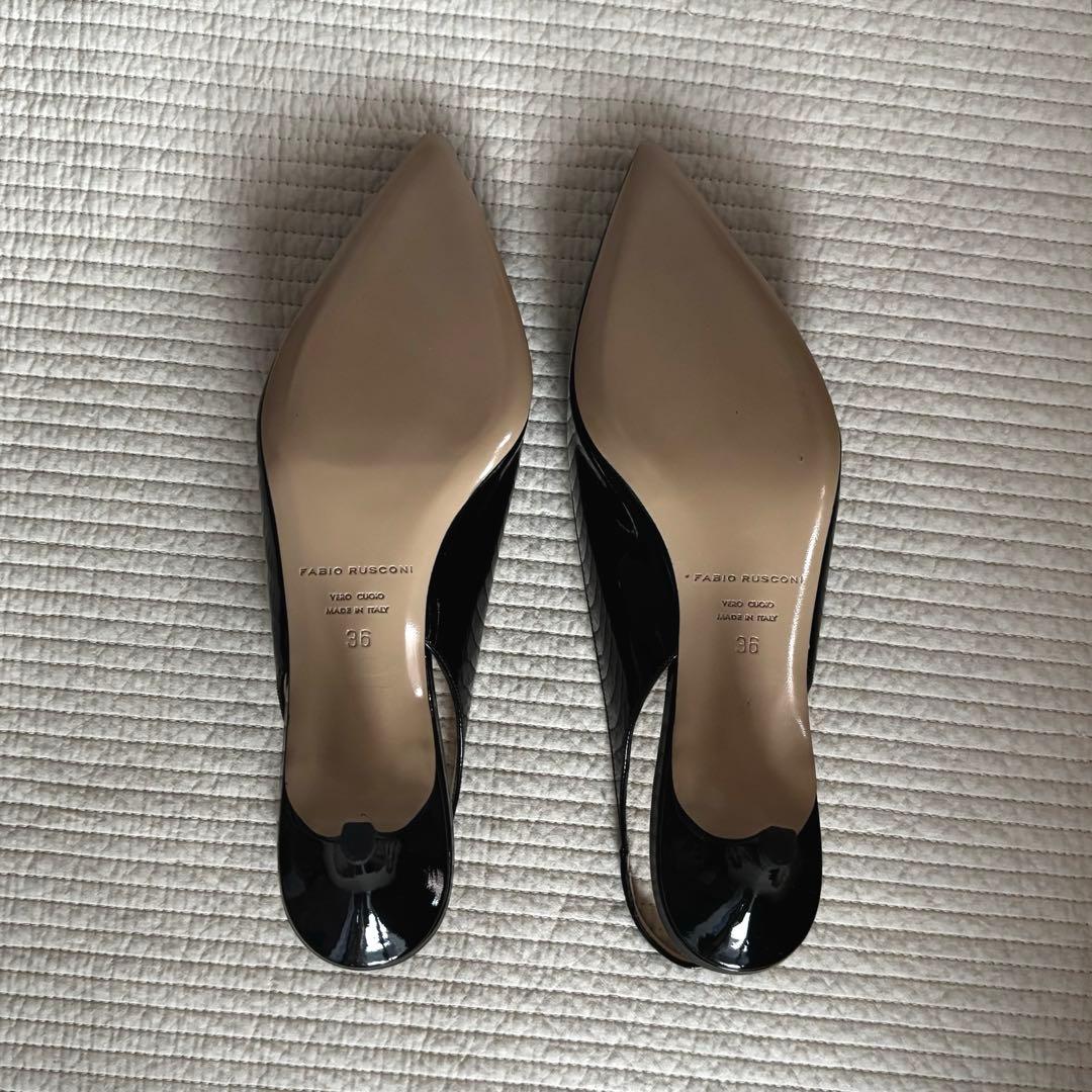 FABIO RUSCONI エナメル ブラック ポインテッドトゥ ミュール