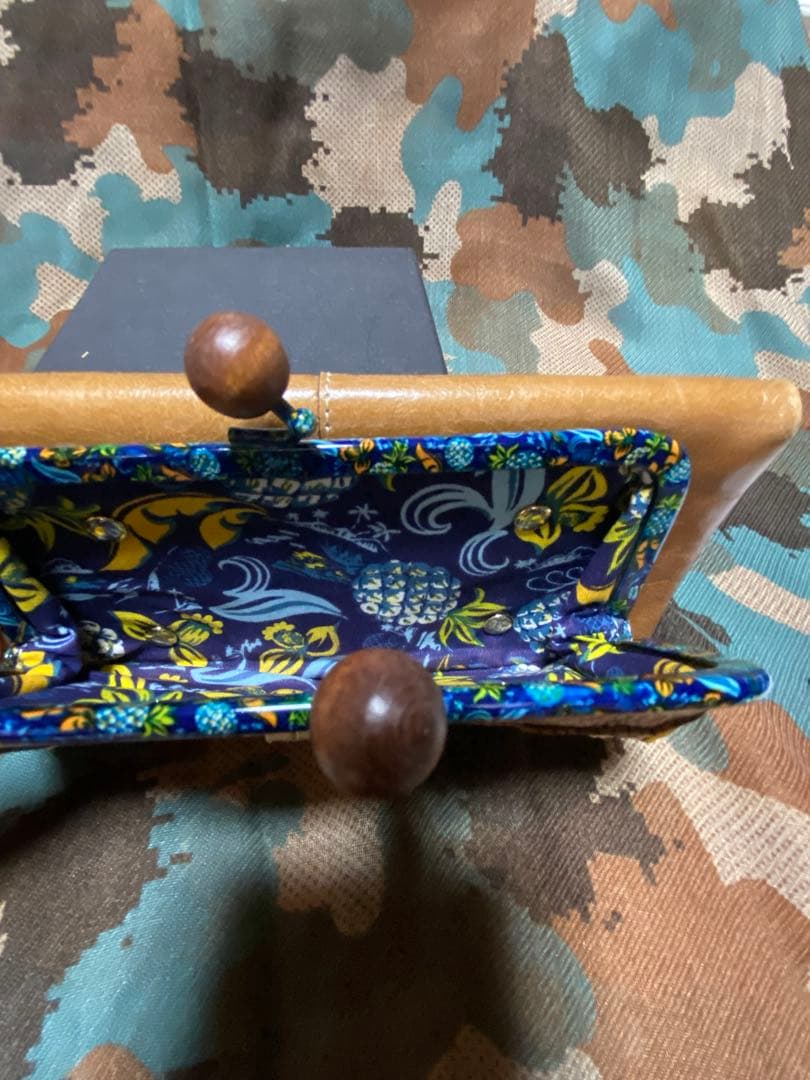 花刺繍付きブラウン長財布