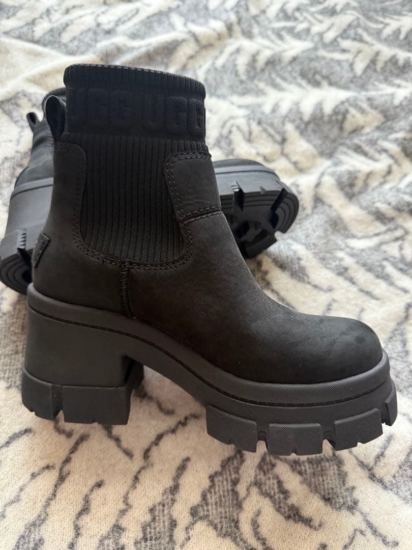 UGG サイドゴアブーツ ブラック