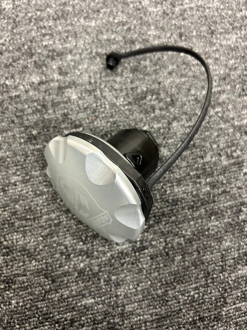 アバルト　フィアット500　純正フューエルキャップとオイルキャップ　セット