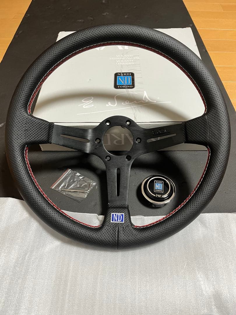 14インチ　ナルディクラシック　アルミ製ディープディッシュ レッドステッチJDM