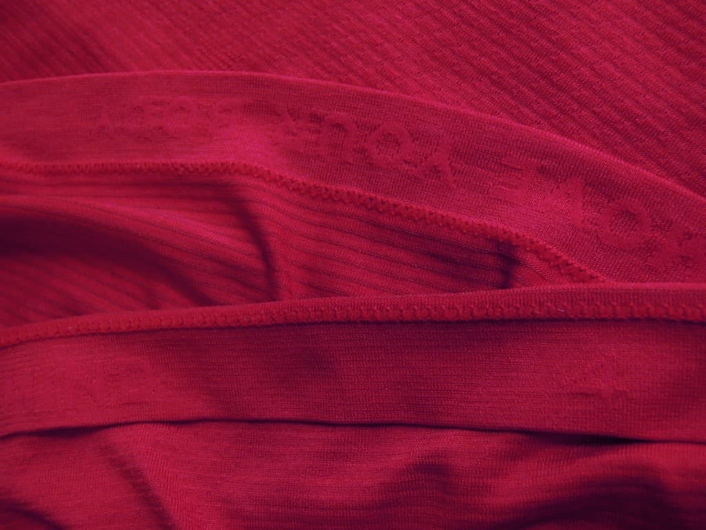 未使用に近い9000円 ルルレモン Swiftly 半袖シャツ ヒップ丈 4