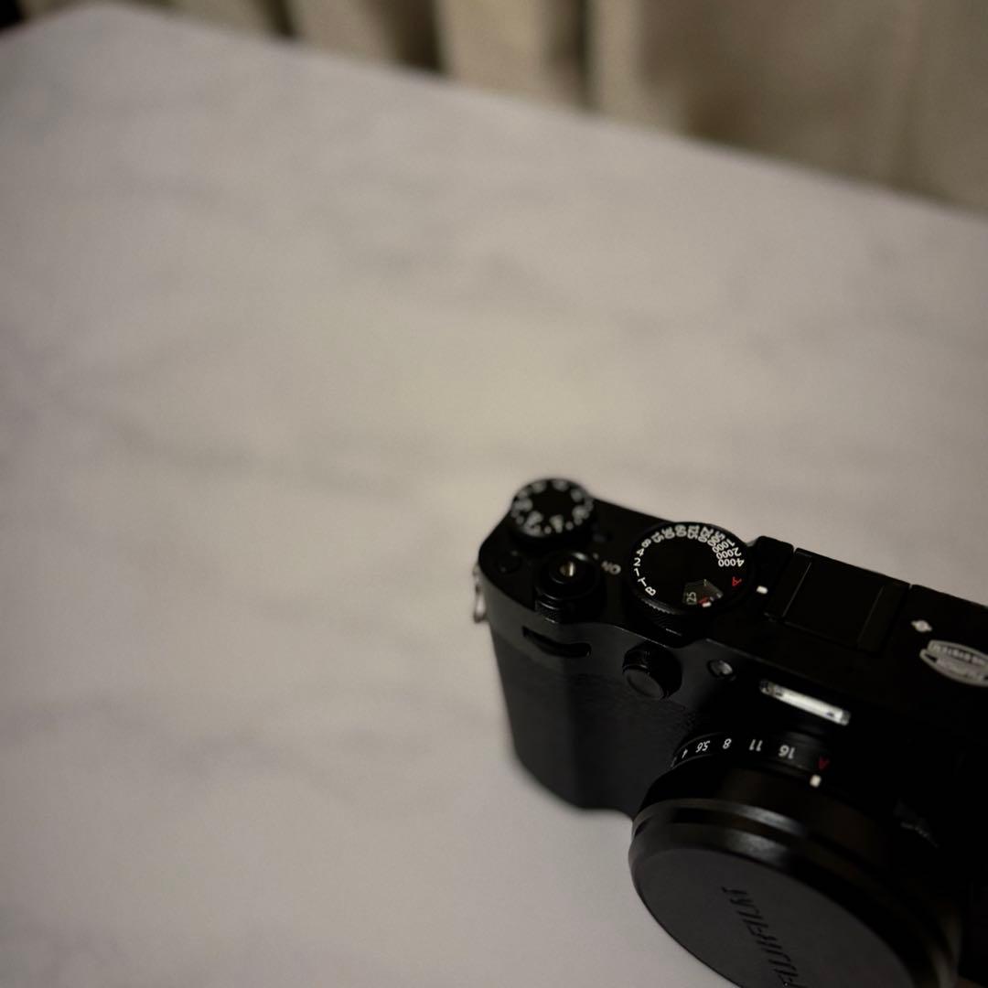 美品Fujifilm X100VI コンパクトデジタルカメラ ブラック