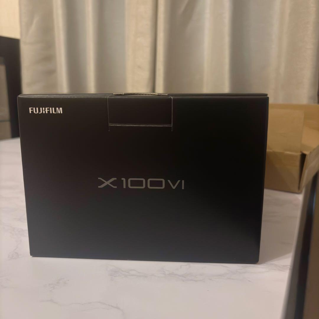 美品Fujifilm X100VI コンパクトデジタルカメラ ブラック