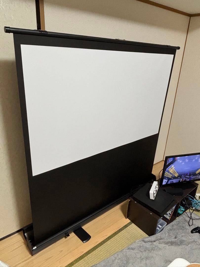 プロジェクタースクリーン 60インチ　自立式 小型 家庭用