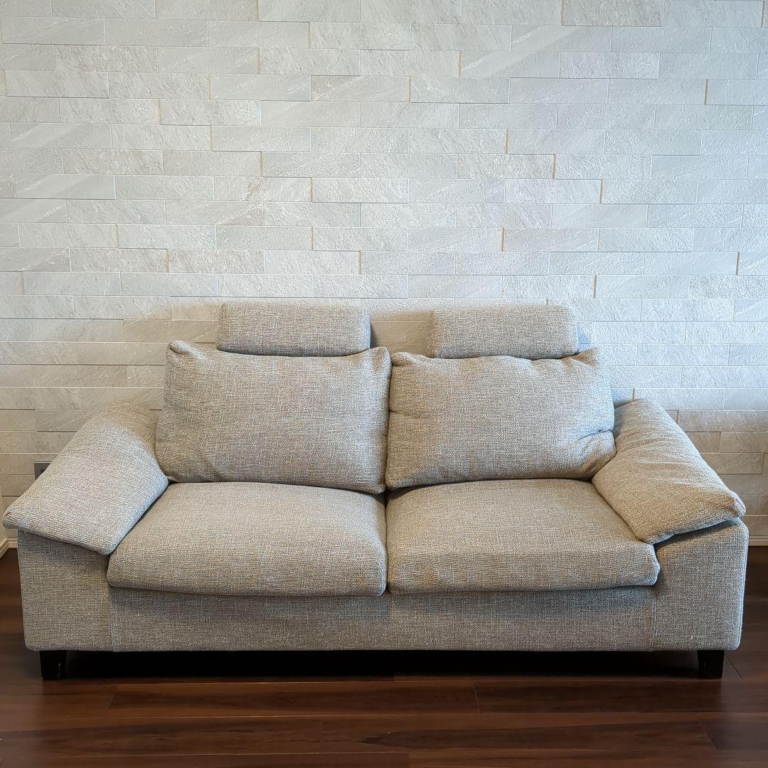 KEYUCA　ケユカ　ソファー　グレーベージュの2人掛けファブリックソファ