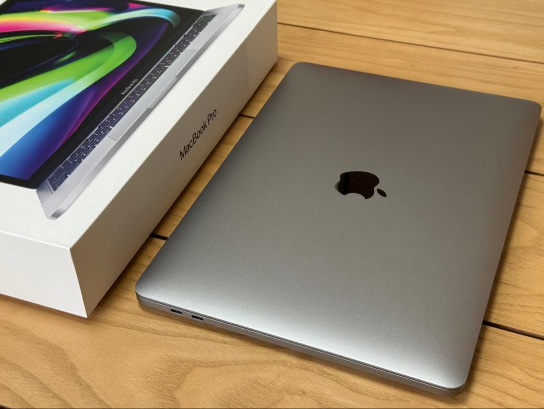 MacBook pro 2022 13インチM2 8GBメモリ 256G