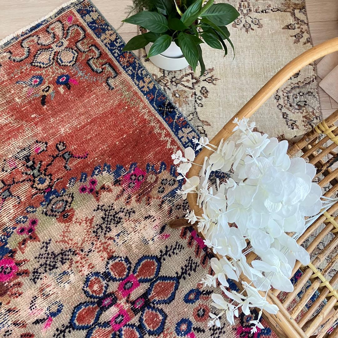 貴重✳︎ギュネイ✳︎84×157シャビー　レッド　ネイビー　トルコヴィンテージラグ