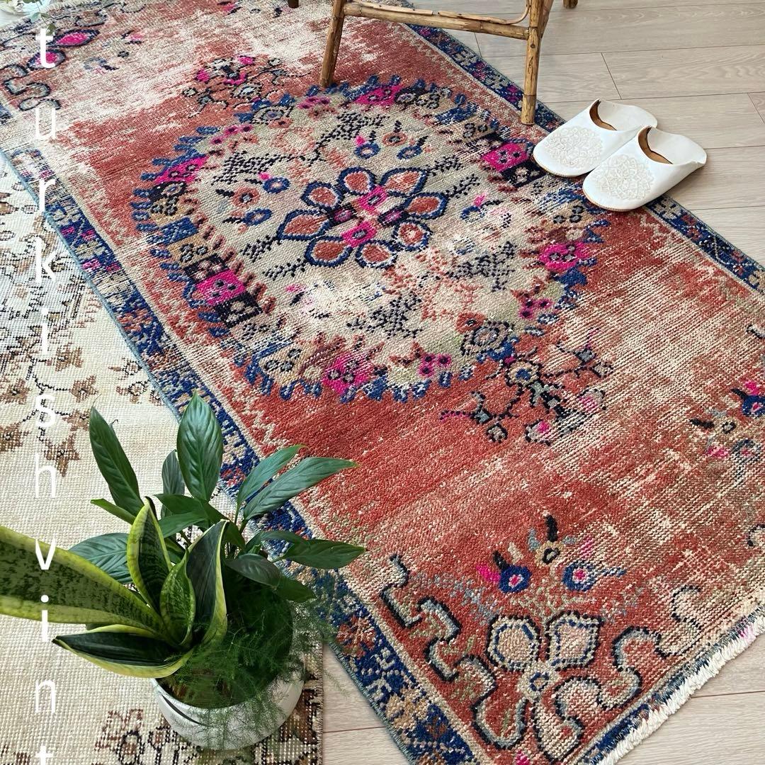 貴重✳︎ギュネイ✳︎84×157シャビー　レッド　ネイビー　トルコヴィンテージラグ