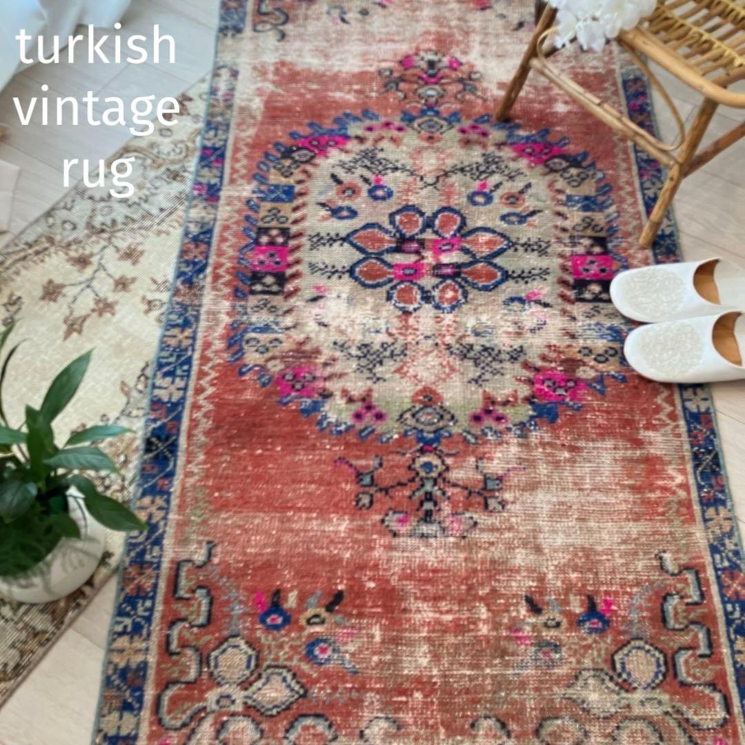 貴重✳︎ギュネイ✳︎84×157シャビー　レッド　ネイビー　トルコヴィンテージラグ