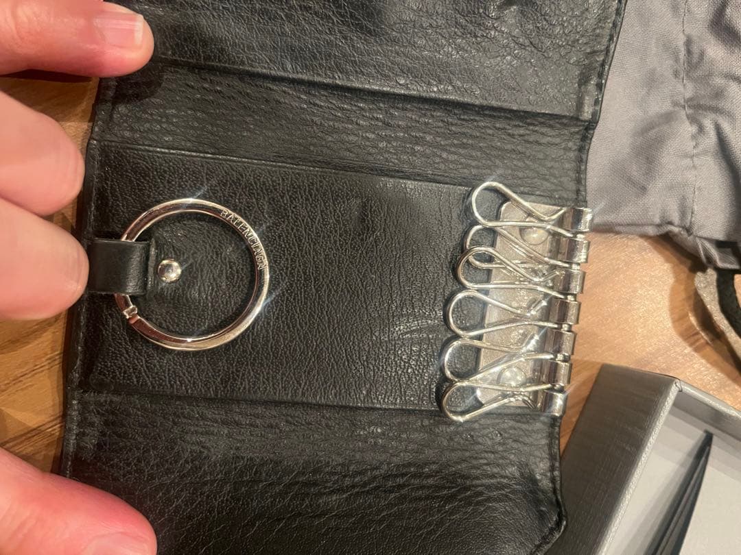 BALENCIAGA ブラックレザーキーケース