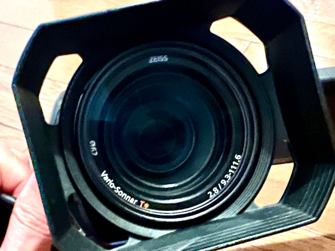 SONY 4K業務用ビデオカメラ　FDR-AX700 本体