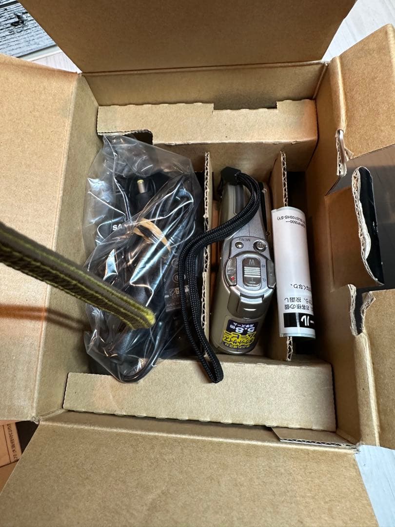 【箱付き品】SANYOデジタルムービーカメラXacti DMX-C40廃盤稀少