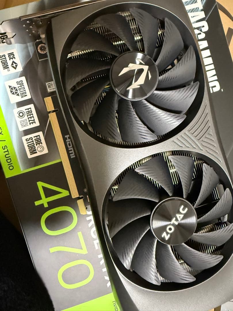 ZOTAC GeForce RTX 4070 本体