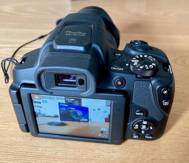Canon PowerShot SX70 HS 本体と付属品
