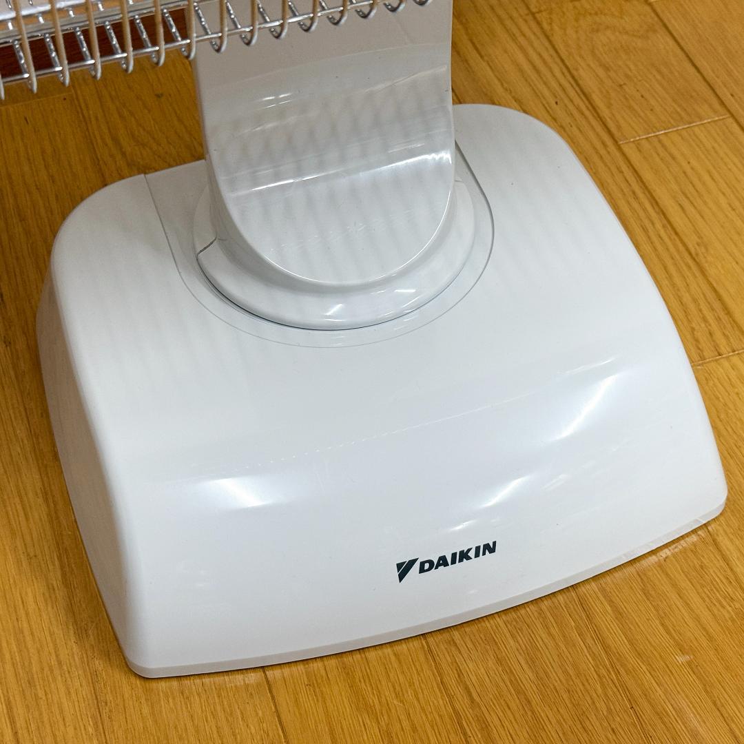 DAIKIN ダイキン遠赤外線暖房機 セラムヒート ERFT11US-W