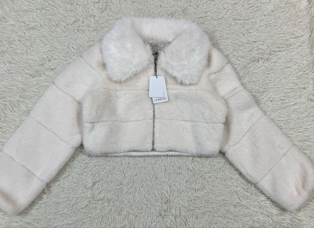 新品タグ付き　LIP SERVICE 2wayカラーショートファージャケット