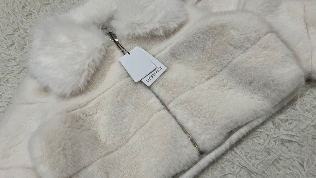 新品タグ付き　LIP SERVICE 2wayカラーショートファージャケット