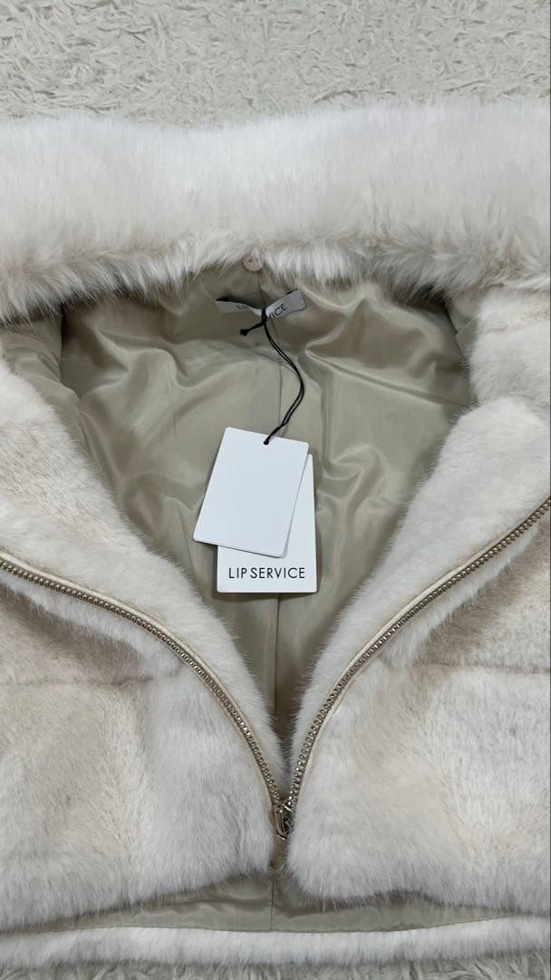 新品タグ付き　LIP SERVICE 2wayカラーショートファージャケット