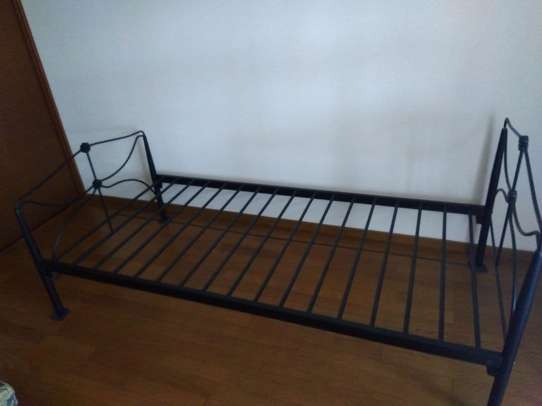 アイアンベッドフレーム　シングル