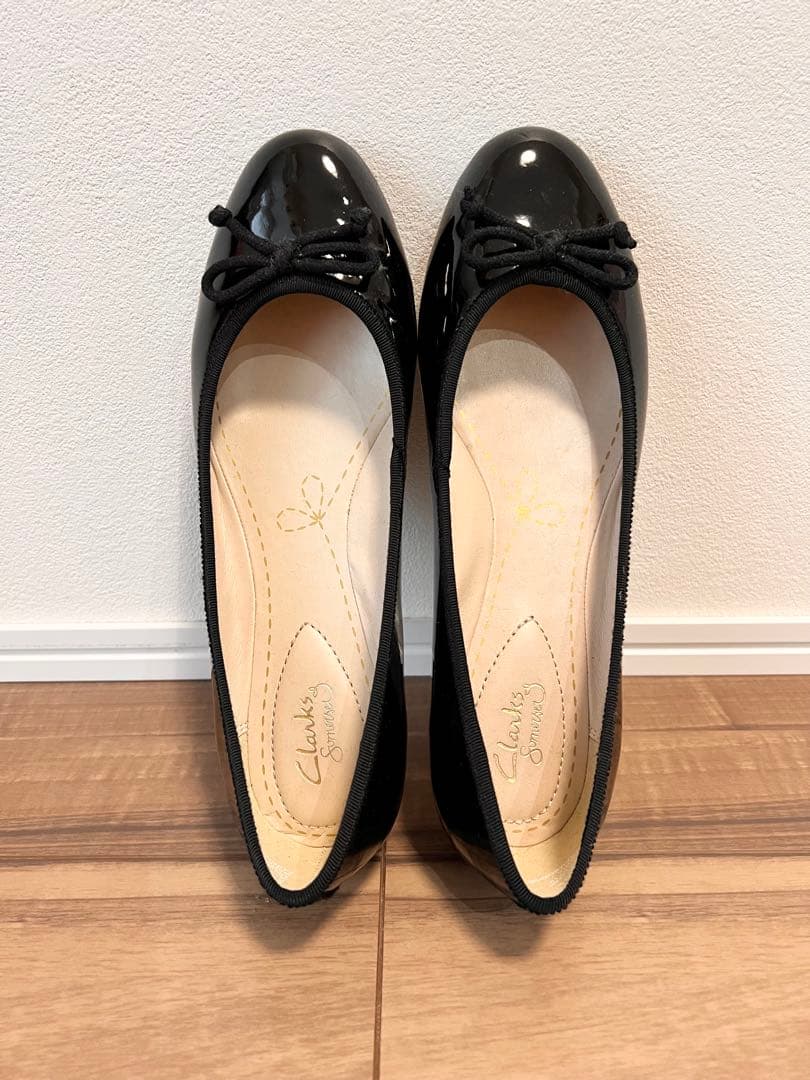 【26cm】新品Clarks エナメルフラットシューズ レディース 大きいサイズ