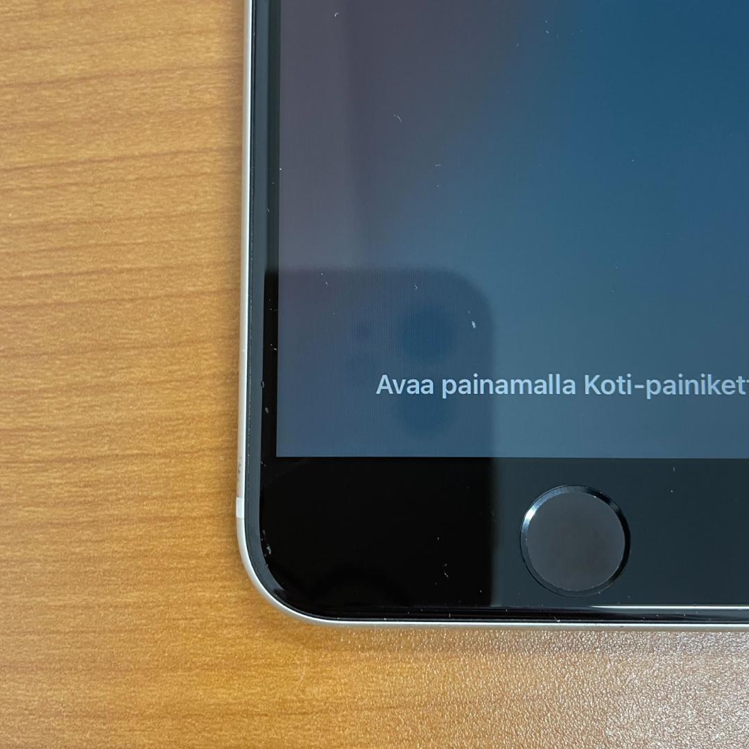 M*i様 動作確認済み iPhone SE 第3世代 64GB ID: K063