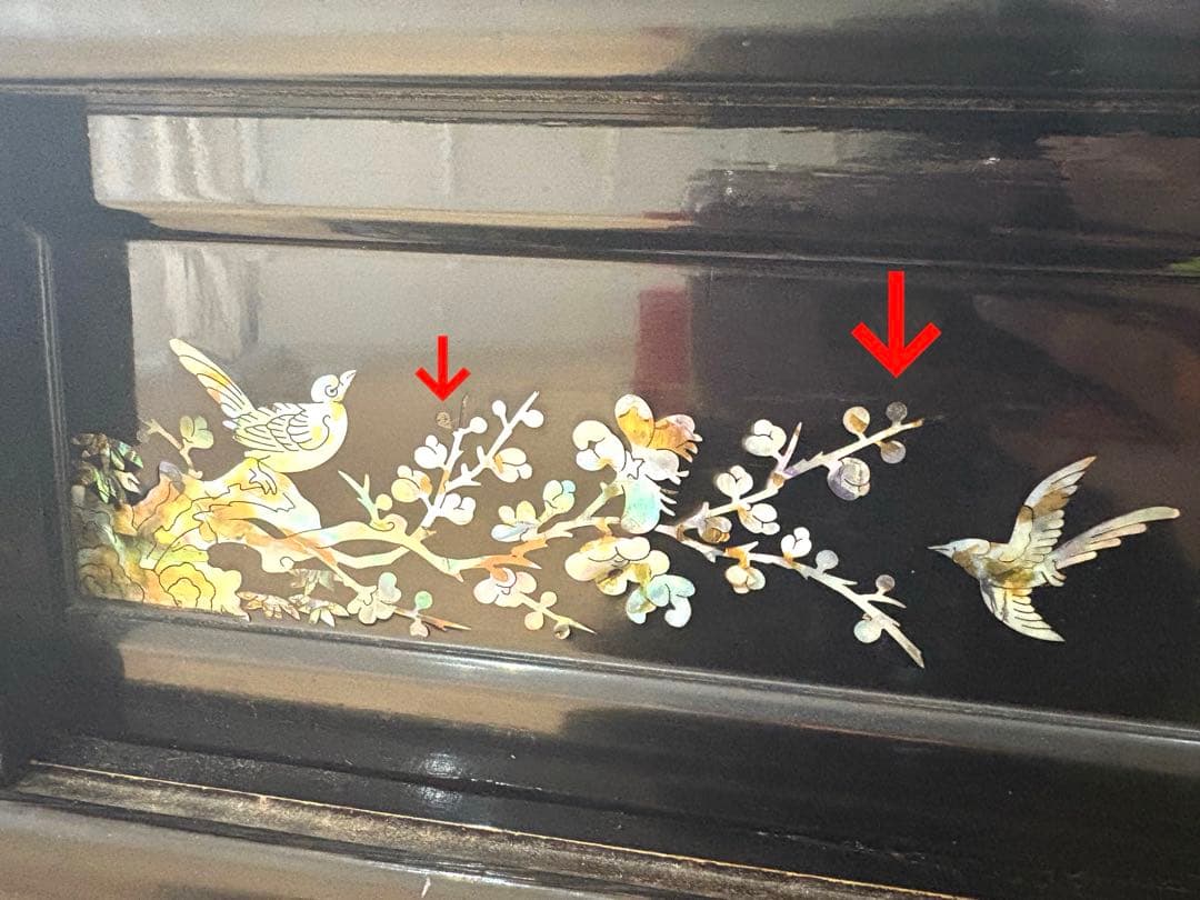 螺鈿細工の飾り棚　黒色　茶箪笥　花鳥の絵柄　段違い　和風　希少