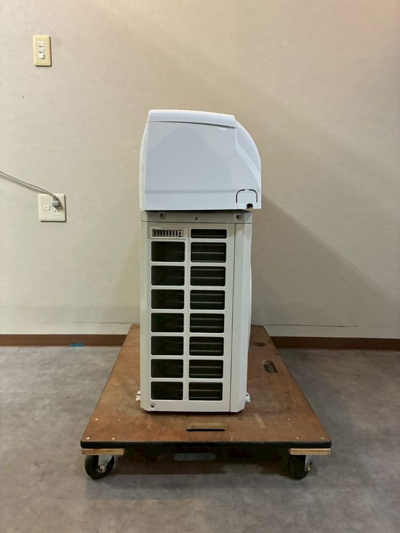 2116 アイリスオーヤマ【IKF-224W】2023年製 6畳 エアコン 中古