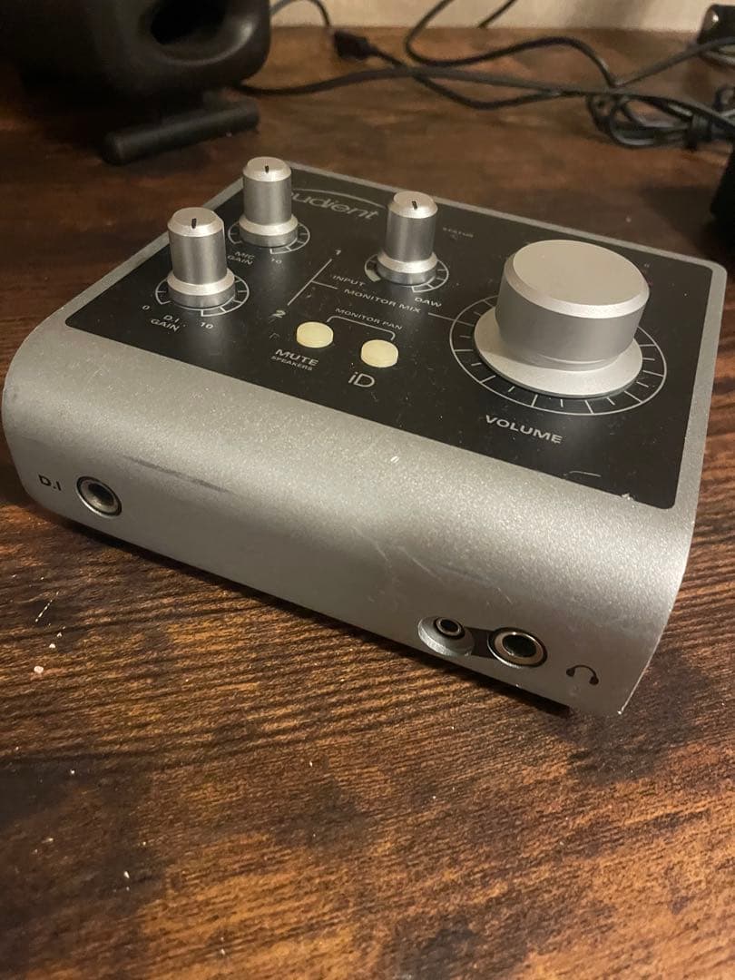 iD4 Audient 英国デザイン オーディオ インターフェイス