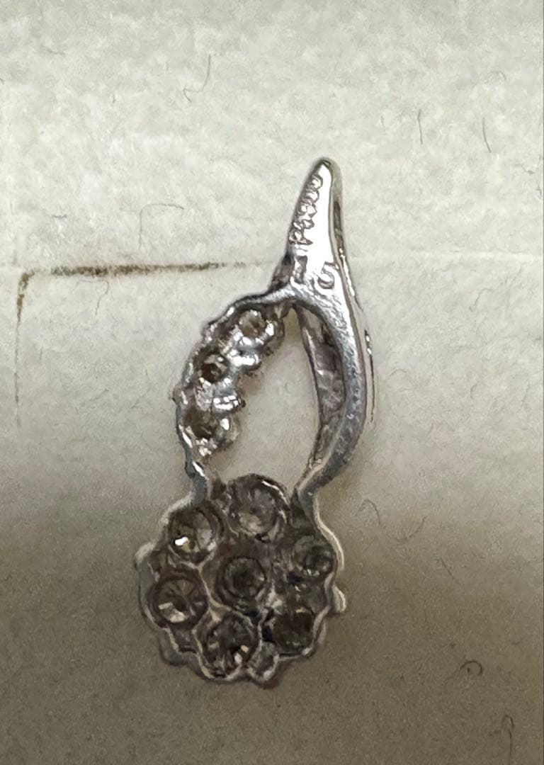 チャーム　プラチナ　ダイヤ