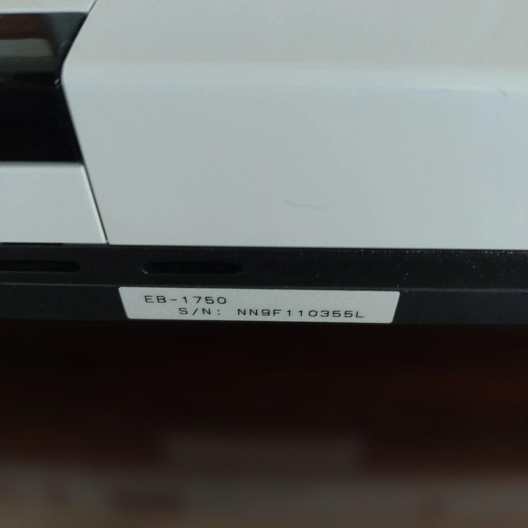 EPSON EB-1750 プロジェクター キャリングケース付き