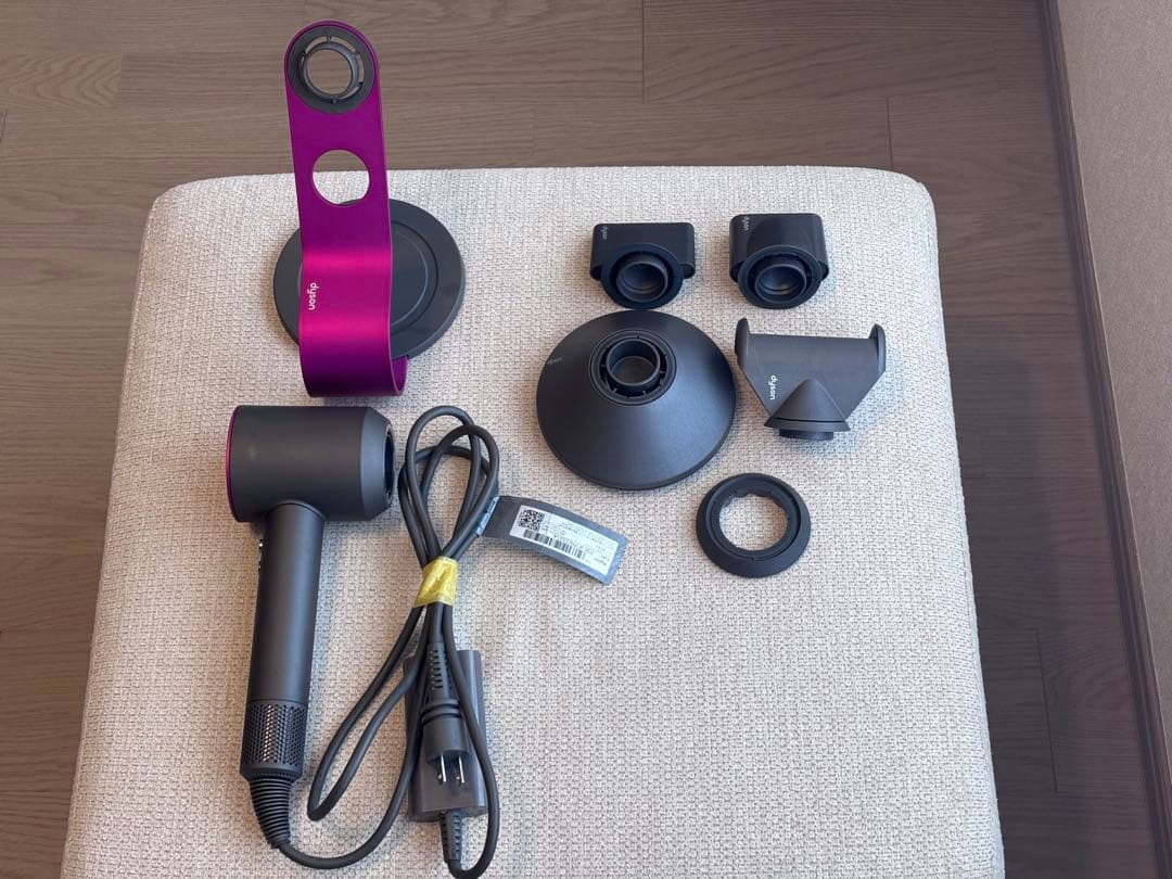 Dysonダイソン ヘアドライヤー HD08 ピンク　スタンド付き（ジャンク品）