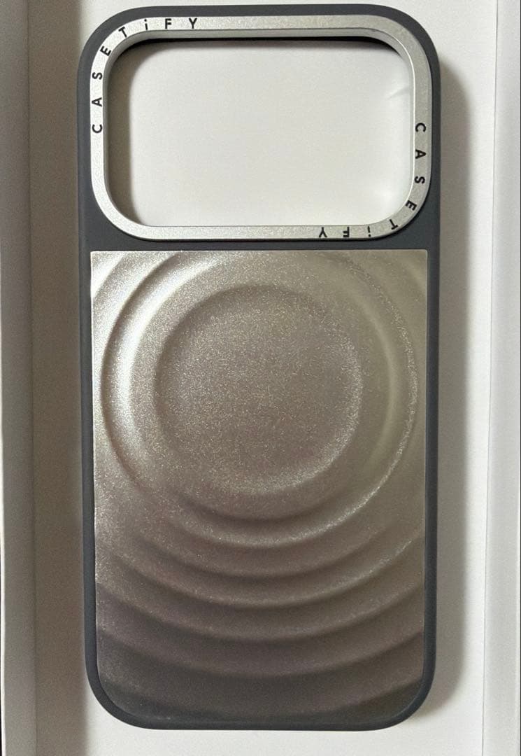 【美品】CASETiFY メタルウェーブケース iPhone 17 Pro