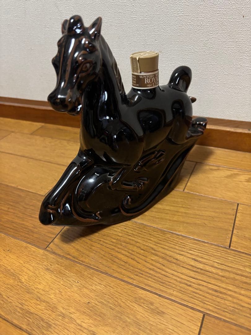【未開栓】干支 午 馬型 陶器 ウイスキー サントリー ローヤル12年