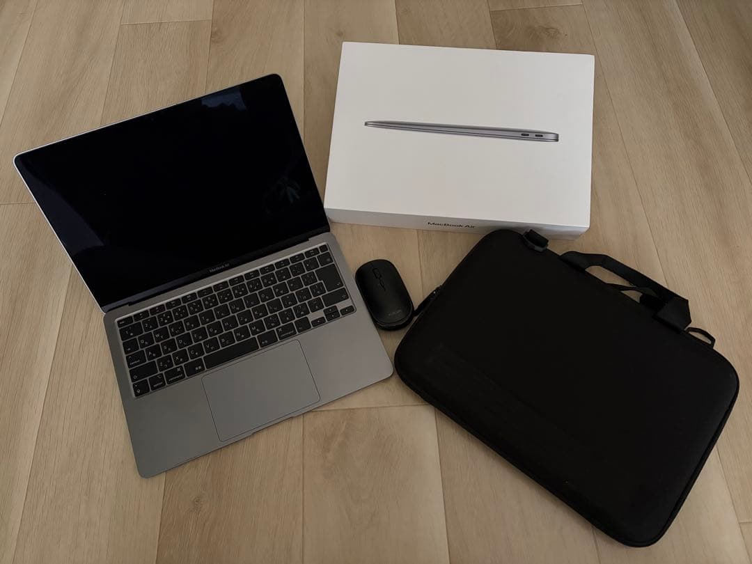 Apple MacBook Air (2020年モデル)、マウス、ケース付