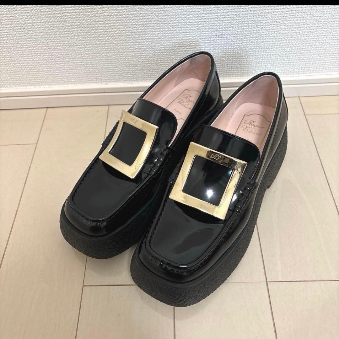 Mimi　 黒 厚底ローファー 金具付き Roger vivier