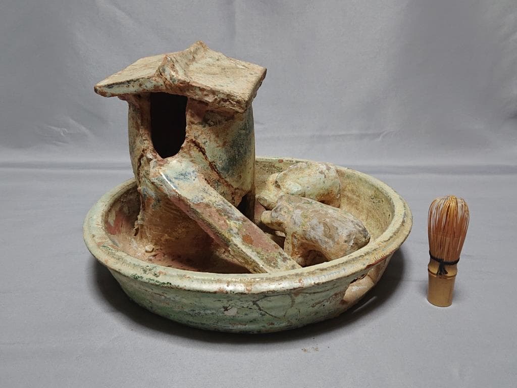 東漢時代　出土品　緑釉銀化陶製猪舎　彩文土器 径27.4㎝