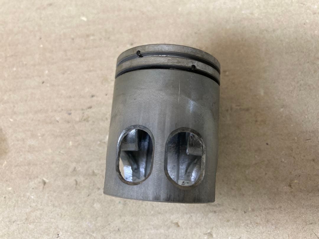 ピカチュウ様RZ50 TZR50R TZM50R 純正シリンダー ピストン