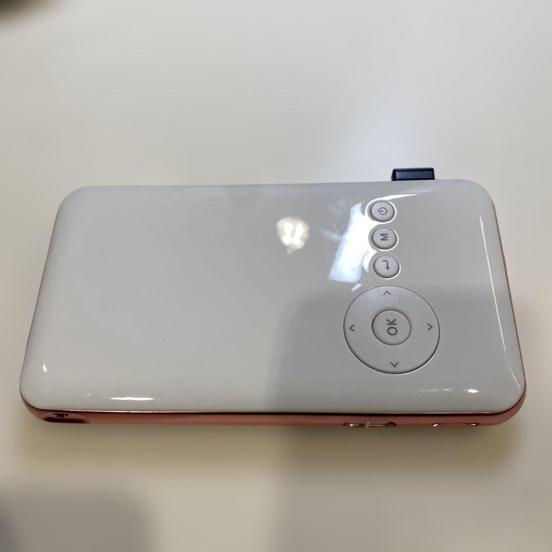 1080P Ultra HD プロジェクター 本体と付属品